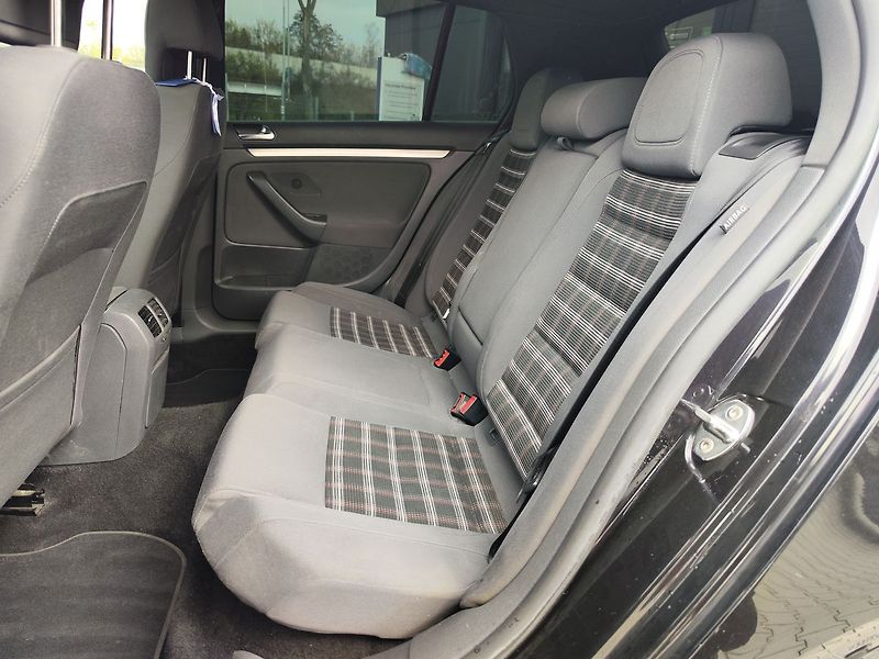 Volkswagen Golf 2.0 TFSI/147kW GTI - fotka 11 z 23