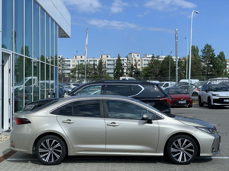 Toyota Corolla SD COMFORT TECH STYLE 1.5 VVTi - fotka 10 z 28