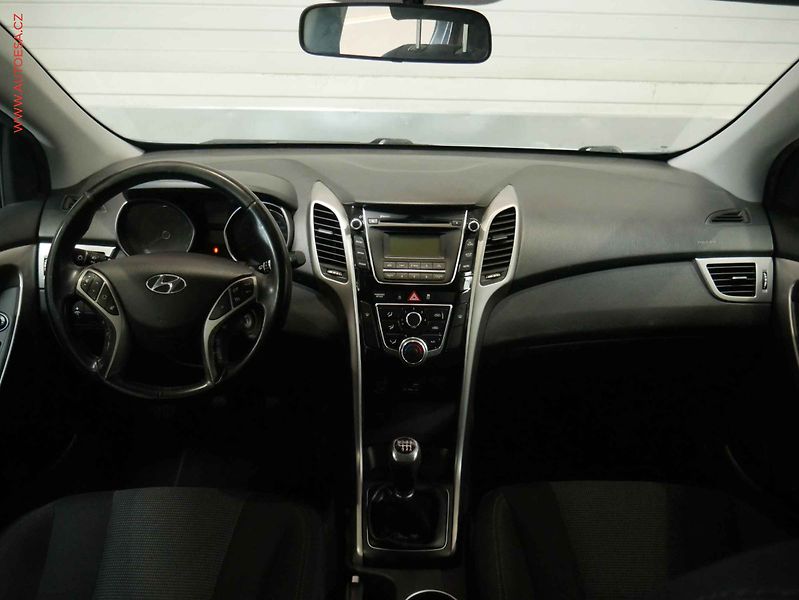 Hyundai i30 (2015) 1.4i, ČR, Klima - fotka 8 z 17