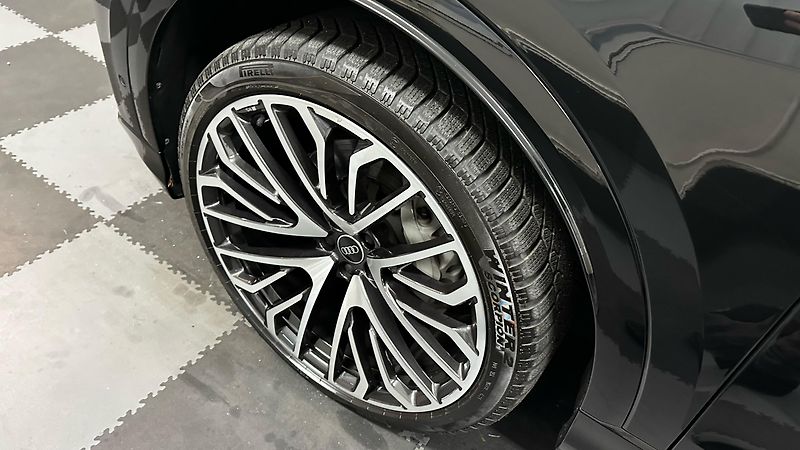 Audi Q8 (2025) S LINE / ZÁRUKA / TOP STAV - fotka 12 z 44