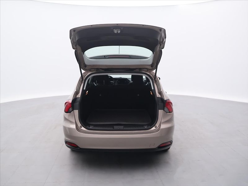 Fiat Tipo 1,4 70kW CZ Klima Lounge - fotka 9 z 31