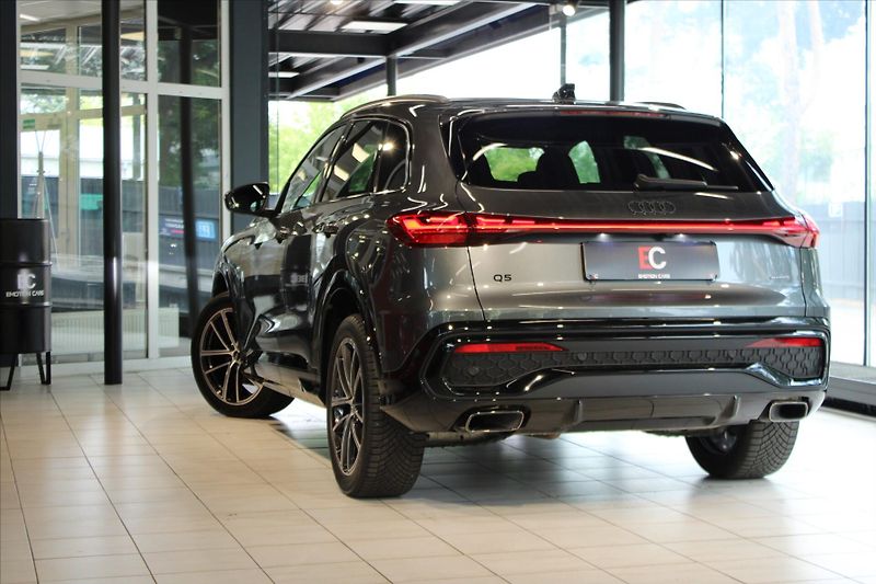 Audi Q5 TFSI quattro 150 kW S Line Tec - fotka 37 z 40