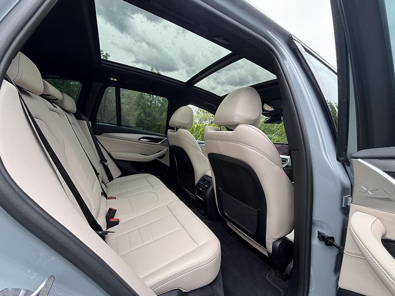 BMW X3 (2023) M40d xDrive HUD tažné PANO DPH - fotka 24 z 38