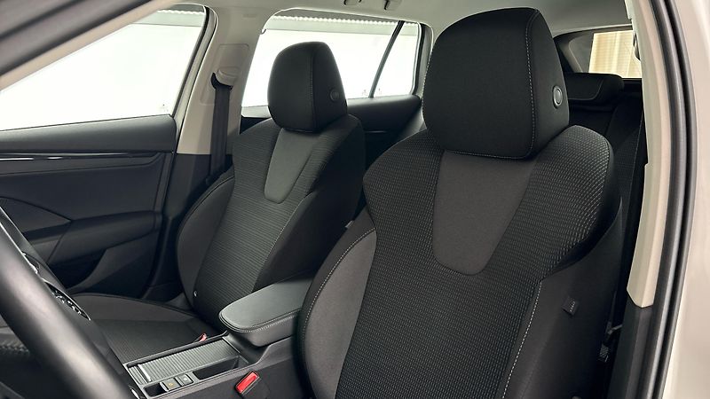 Škoda Octavia 2.0 TDI Ambition Combi - fotka 15 z 26
