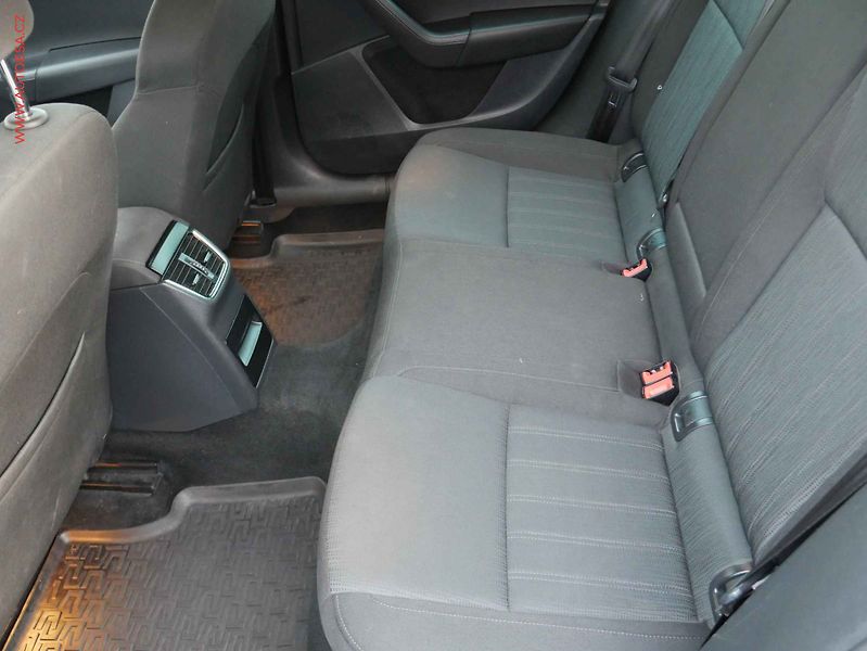 Škoda Octavia (2018) 1.6 TDi, ČR, Style, STK5/28 - fotka 10 z 18