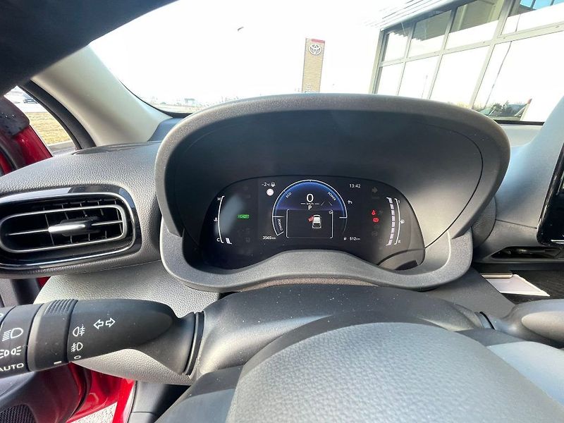 Toyota Yaris 1.5 Hybrid 116HP Style - fotka 17 z 27