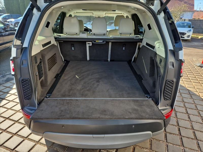 Land Rover Discovery 3,0 TDV6 HSE  5 - fotka 10 z 17