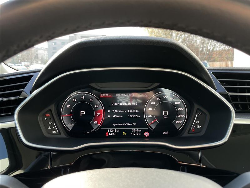 Audi Q3 1,5 TFSI AT7 S line Gravity - fotka 9 z 23