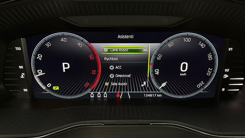 Škoda Superb 2.0 TDI DSG 4x4 Style Combi - fotka 10 z 32