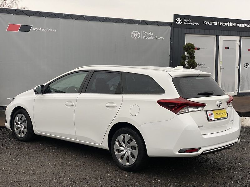 Toyota Auris 1.4D, ČR, Active, manual - fotka 4 z 31