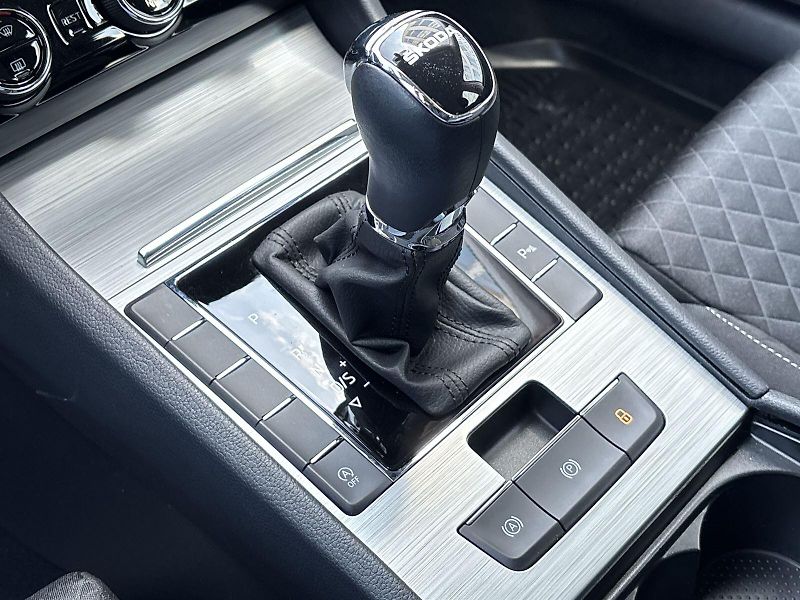 Škoda Superb (2023) Combi 2.0 TDI DSG Ambition - fotka 15 z 33