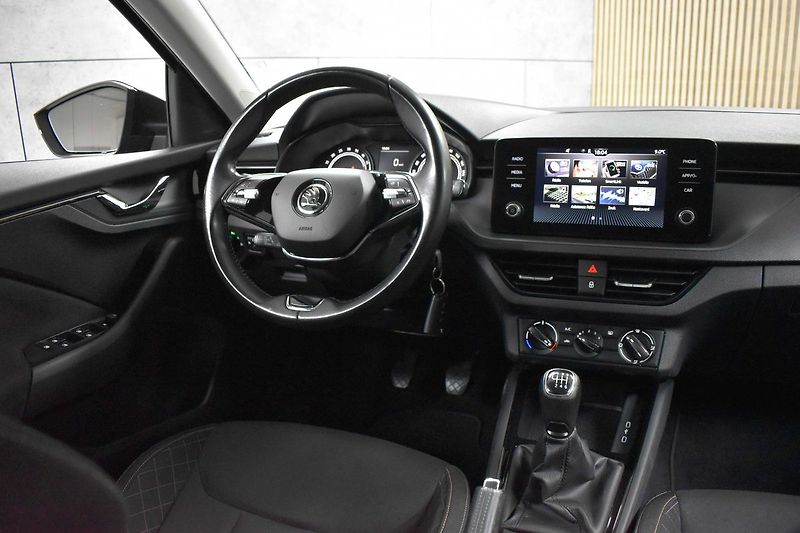 Škoda Scala 1.6 TDI 85kW ACC*Mirror Link* - fotka 8 z 32