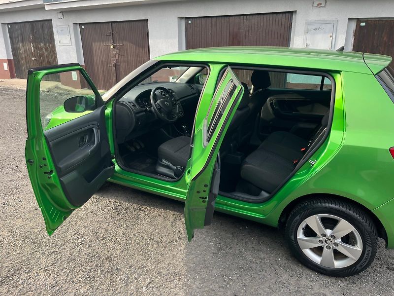 Škoda Fabia 1,2 TSi Fresh / 1.maj./ servis - fotka 8 z 17