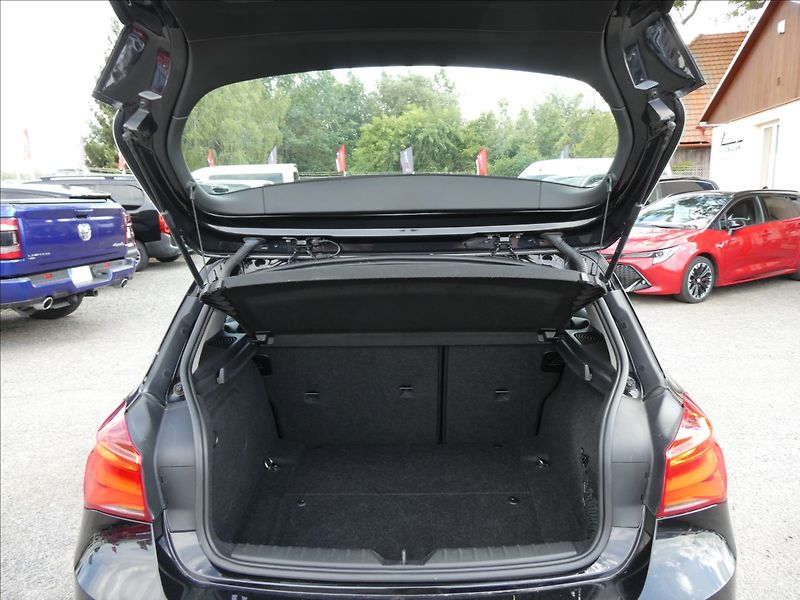 BMW Řada 1 1,5 116i 80kW koupeno v ČR - fotka 17 z 39