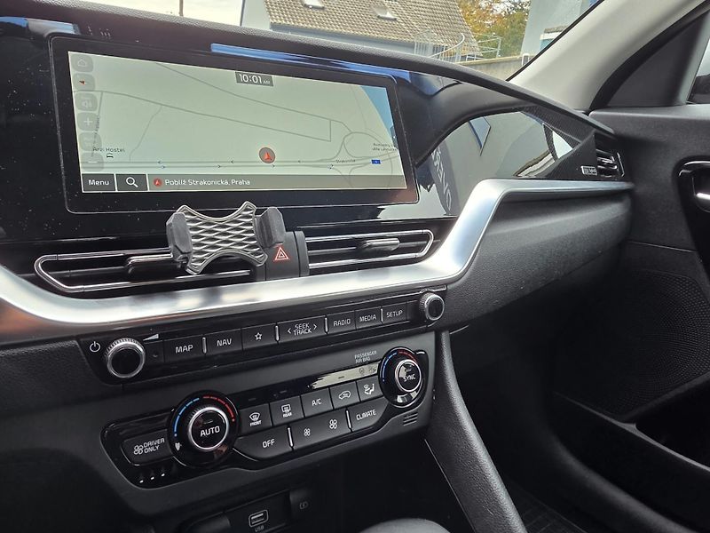 Kia Niro 1.6-HEV-AUTOMAT-NAVI-KAMERA - fotka 18 z 26