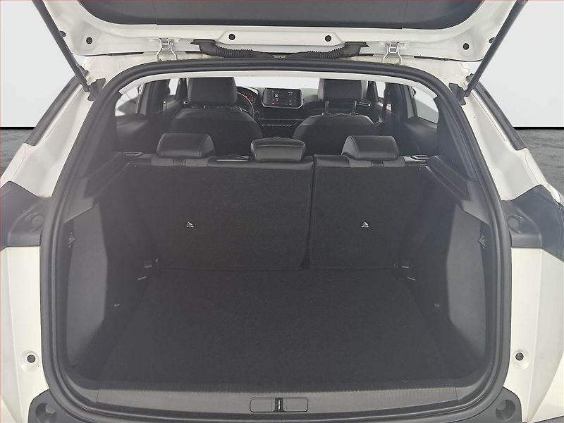 Peugeot 2008 (2023) Allure 1.2 PureTech - fotka 13 z 17