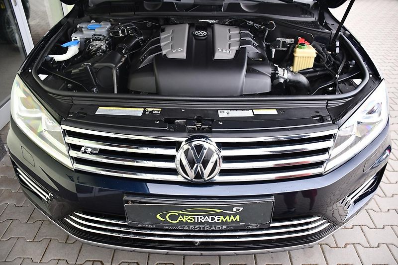 Volkswagen Touareg 3.0TDi V6 4M R-LINE TAŽNÉ ČR - fotka 43 z 44