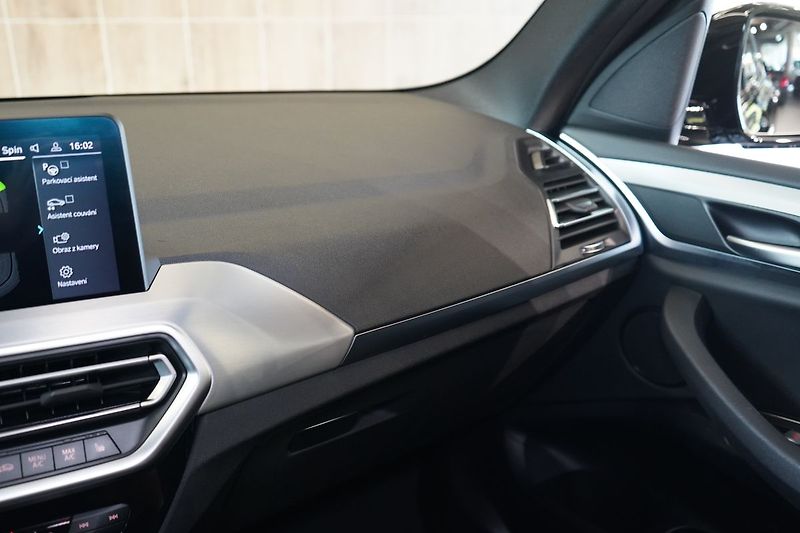 BMW X3 30e xDrive, M Sport, Head-up - fotka 36 z 42