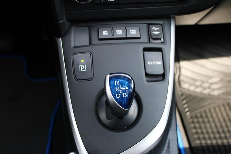 Toyota Auris 1,8 HYBRID KAMERA, SERVISKA - fotka 15 z 34