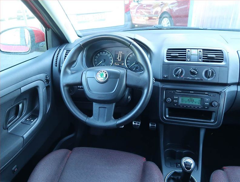 Škoda Fabia (2010) Sportline 1.6 TDI - fotka 7 z 14