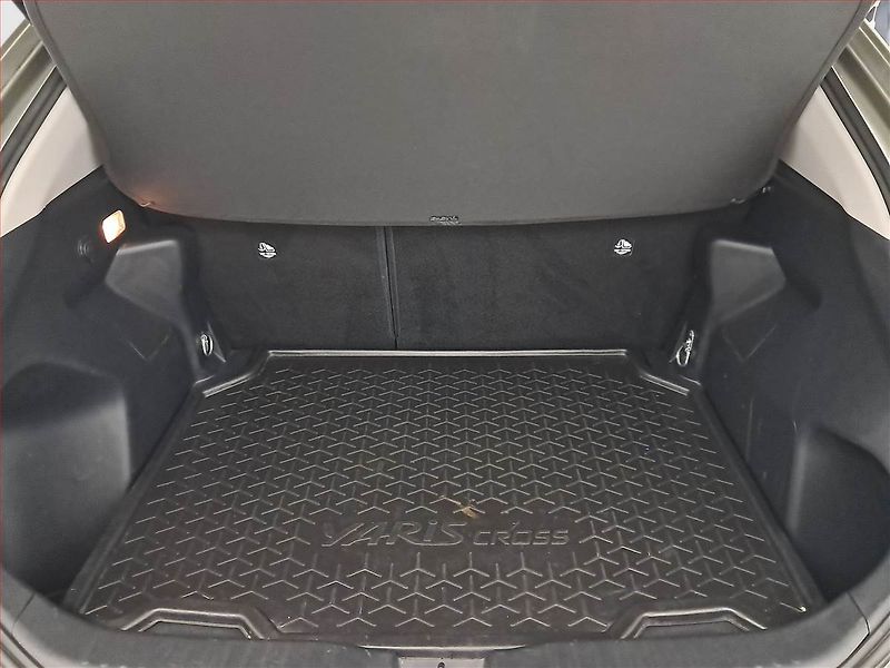 Toyota Yaris Cross (2023) 1.5 VVT-iE E-Four - fotka 14 z 18