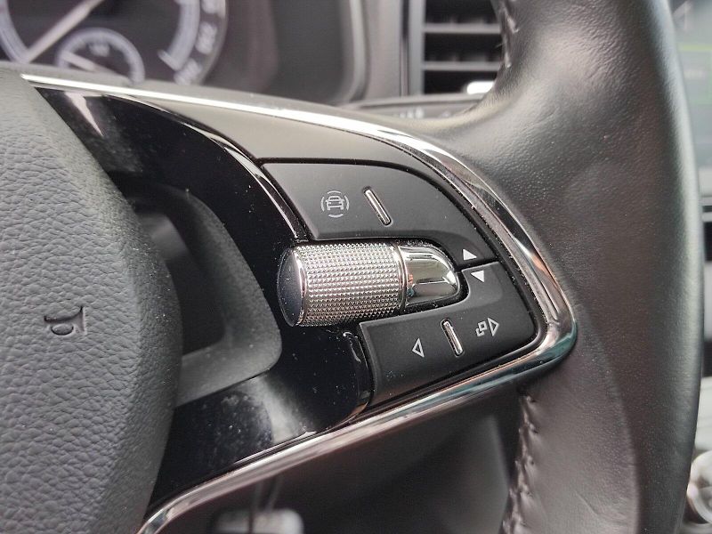 Škoda Karoq (2021) Active 1,5 Tsi - fotka 28 z 34