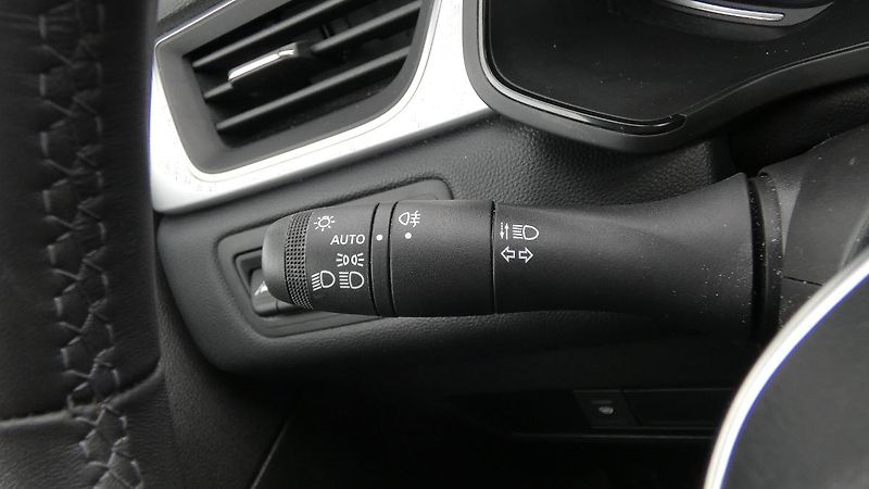 Renault Captur 1,3  TCe 140 Techno EDC - fotka 10 z 22