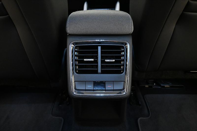 Škoda Enyaq iV 60 132 kW SoH 89% Záruka až - fotka 22 z 32