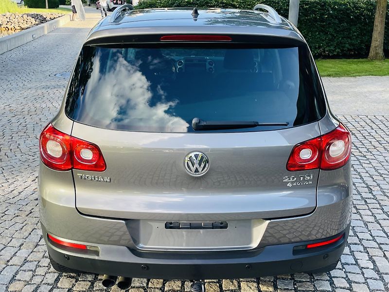 Volkswagen Tiguan 2.0TSI 4x4 AUT SERVISKA VYHŘEV - fotka 16 z 47