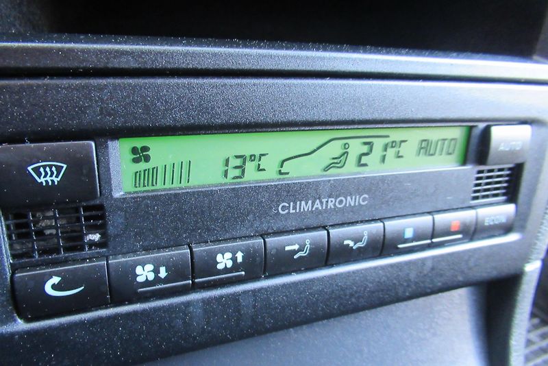 Škoda Octavia Tour 1.9 TDi CLIMATRONIC - fotka 11 z 25