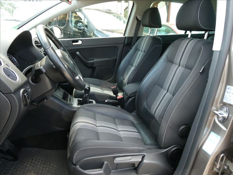 Volkswagen Golf Plus 1,2 TSi 77kW Match, auto klima - fotka 16 z 51