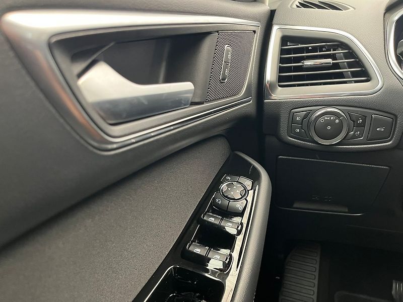 Ford S-MAX 2,5 HEV Titan. 7 míst ZAMLUVEN - fotka 15 z 65