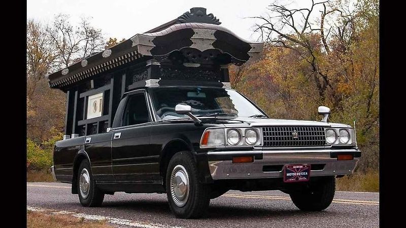 Japonský pohřební vůz Toyota Crown (1991)
