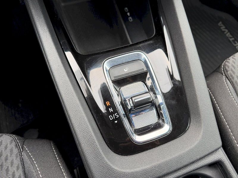 Škoda Octavia (2023) OCT.COM M-HEV STY TS 110/1.5 A - fotka 29 z 42