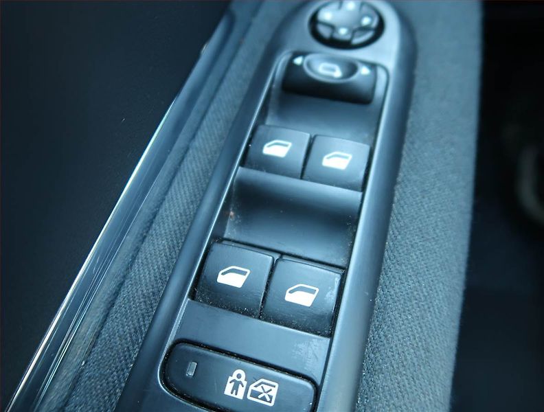 Peugeot 3008 (2012) 2.0 HDi, Navi, Tempomat - fotka 13 z 13