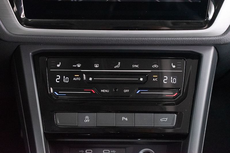 Volkswagen Touran 1.5 TSI TAŽNÉ*7.MÍST*DPH*ČR 1M - fotka 27 z 46