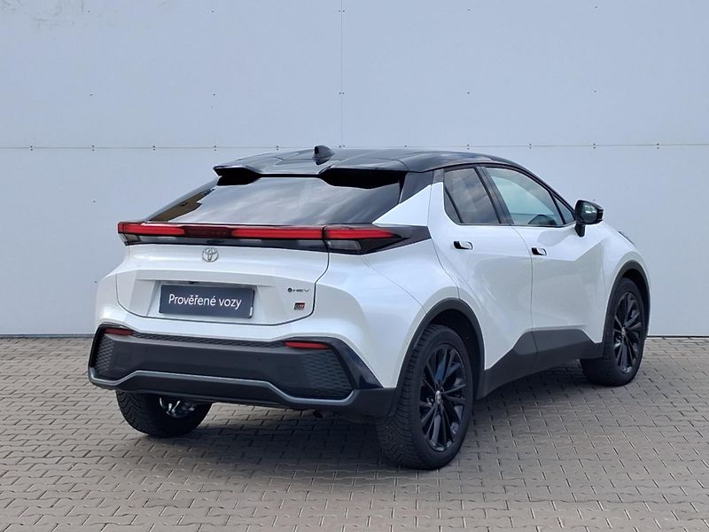 Toyota C-HR 2,0 HEV e-CVT GR Sport - fotka 2 z 26