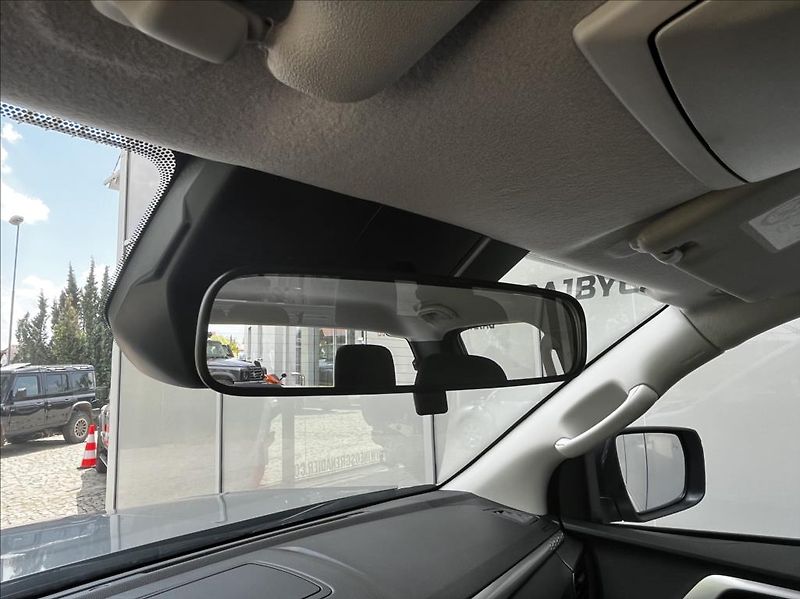 Isuzu D-Max 1,9 Double Cab  6A/T LS MY25 - fotka 23 z 25