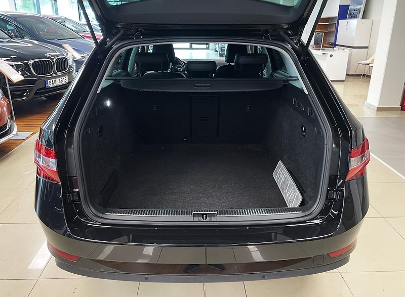 Škoda Superb 2.0 TDI, 110 KW, STYLE, DSG - fotka 8 z 31