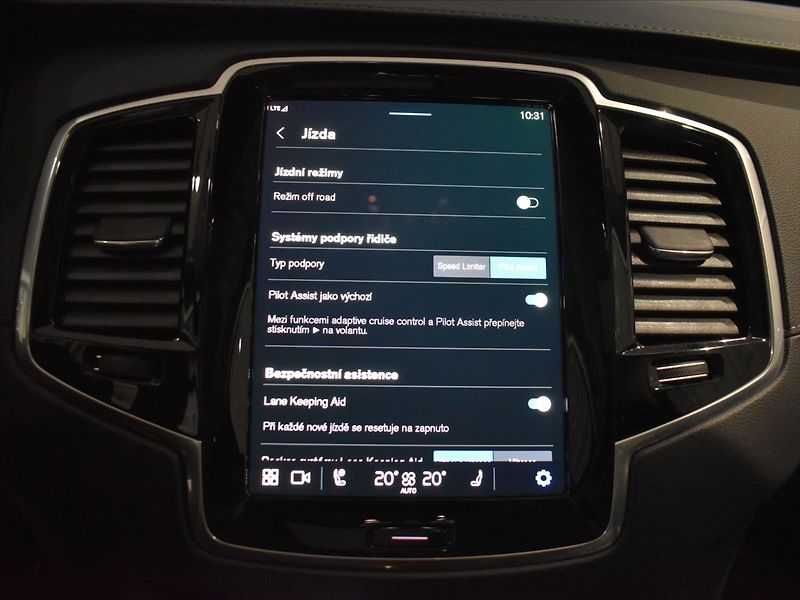 Volvo XC90 2,0 B5 AWD Ultimate tažné,Pano - fotka 23 z 28