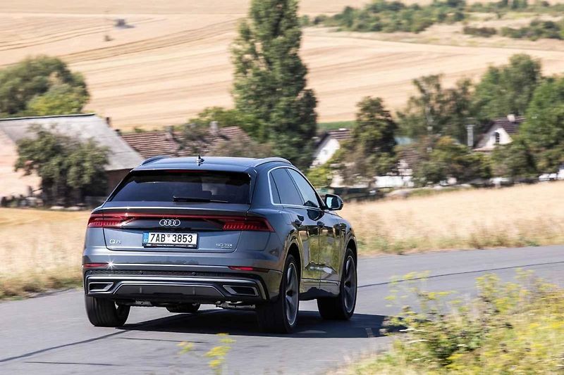 Auto jsme zkoušeli na silnicích v berounském okrese