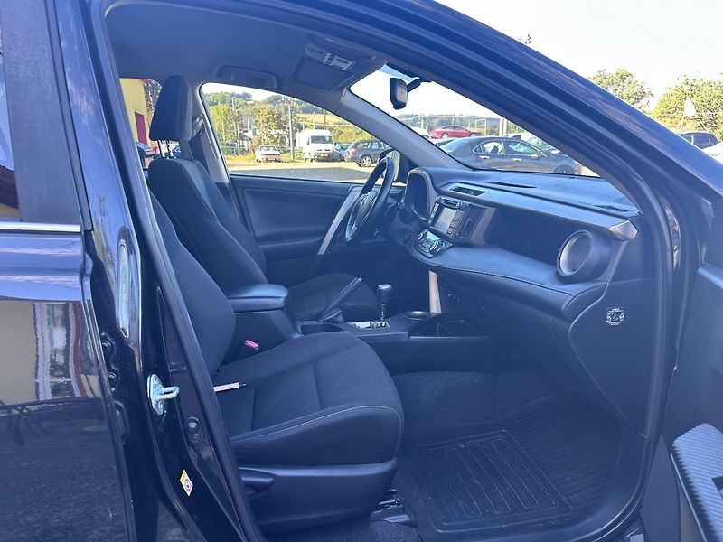 Toyota RAV4 (2015) 2.0i 4x4/Tažné/Kamera/Tempomat - fotka 18 z 28