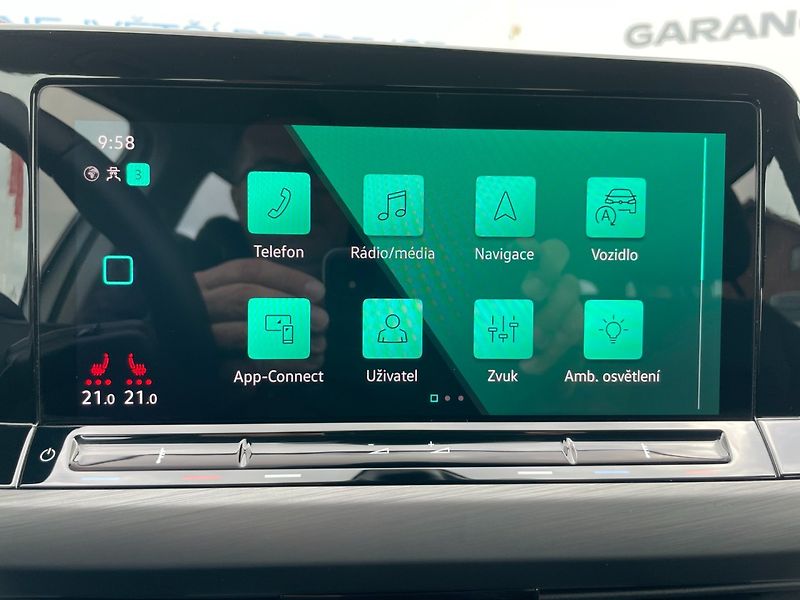 Volkswagen Golf (2021) Com. VIII 2.0TDi STYLE! ČR+1.m - fotka 28 z 38