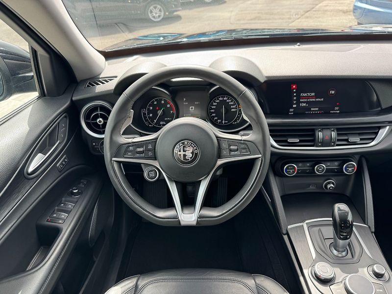 Alfa Romeo Stelvio (2018) 2.0 T 206 KW Q4 AT ZF8 SUPER - fotka 14 z 31