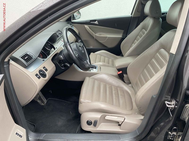 Volkswagen Passat (2009) 2.0 TDI, Highline, DSG - fotka 9 z 17