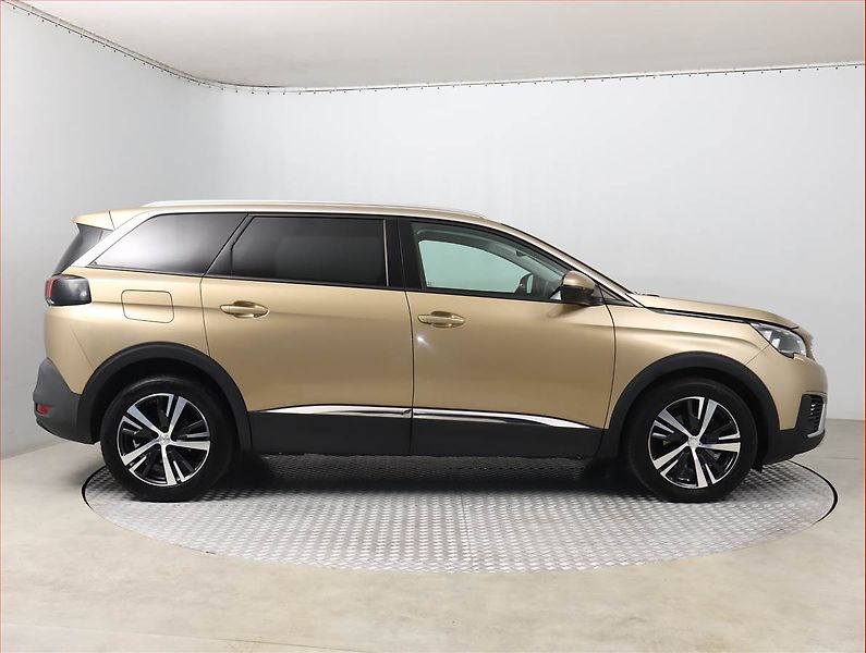 Peugeot 5008 (2018) Allure PureTech 130, 7 míst - fotka 6 z 20