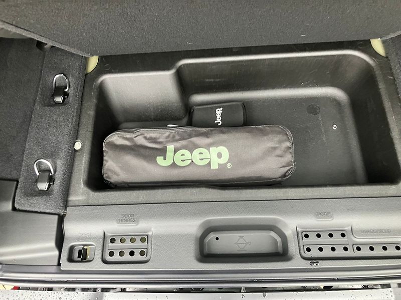 Jeep Wrangler 2.0T 272k Rubicon 8AT. - fotka 46 z 55
