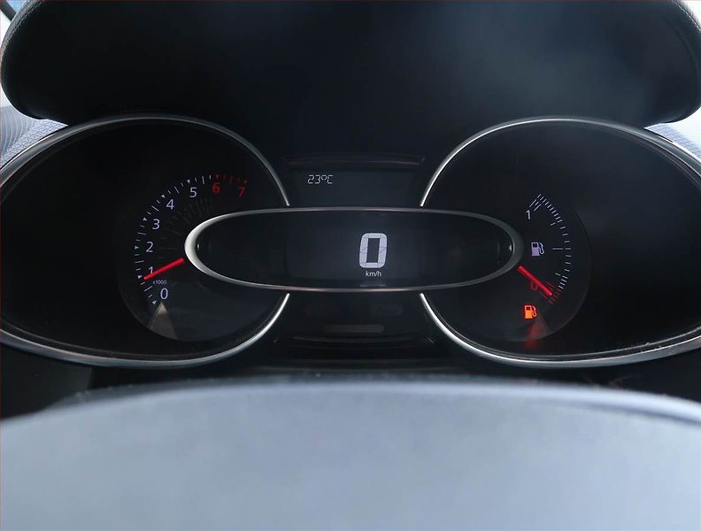 Renault Clio (2017) 1.2 16V, Tempomat - fotka 11 z 14