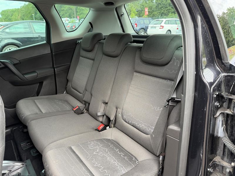 Opel Meriva 1.4iT - fotka 13 z 24