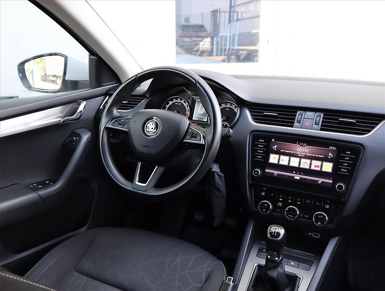 Škoda Octavia (2018) 1.6 TDI, Navi, Tempomat - fotka 7 z 18
